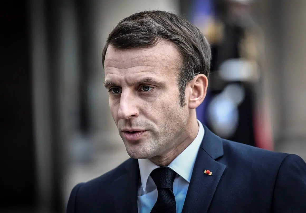 Emmanuel Macron en colère intense contre son principal conseiller, un coup de gueule retentissant qui a fait vibrer les murs.