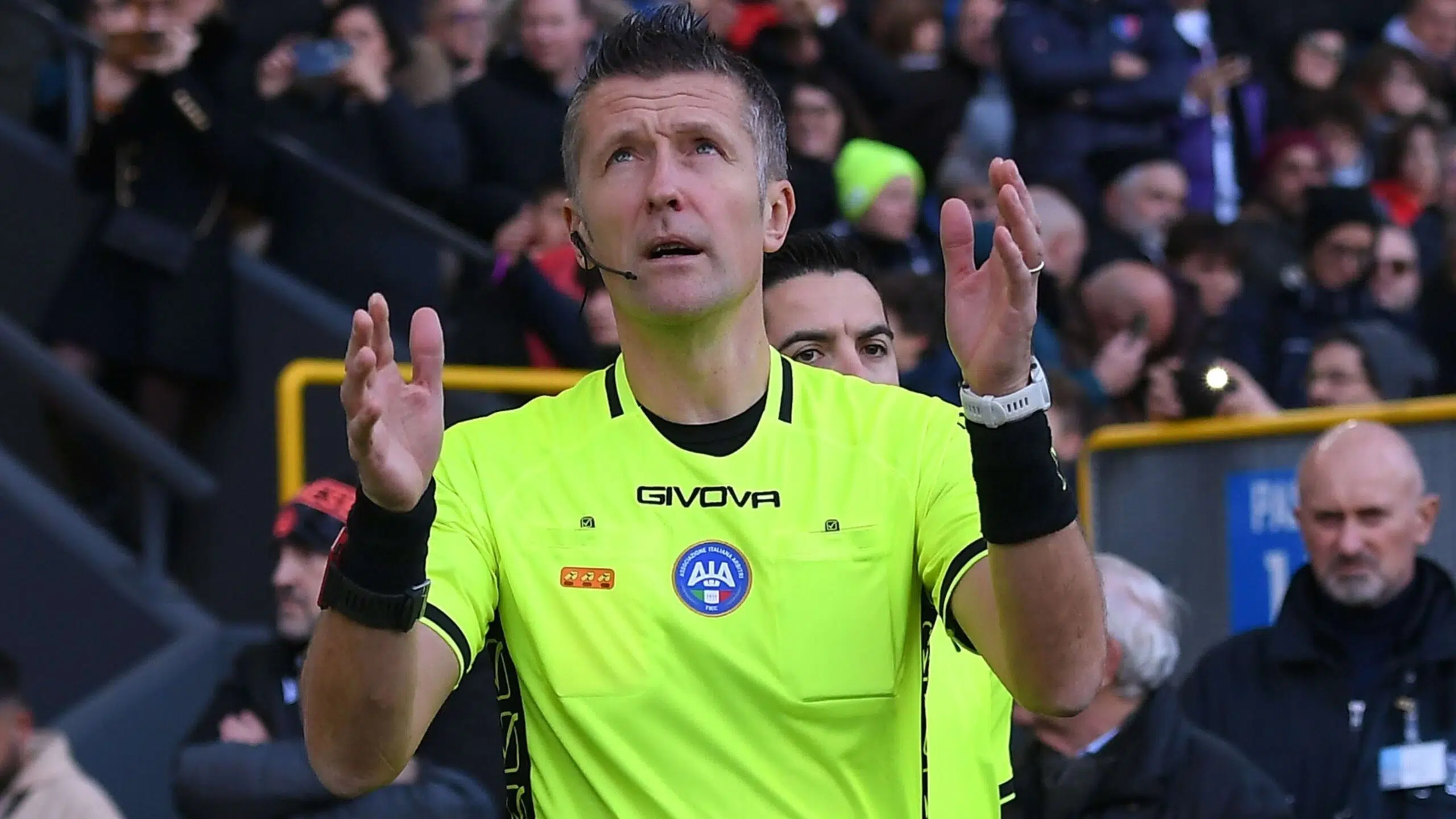 PSG-Dortmund: Émotions à fleur de peau pour l'arbitre, en larmes à la fin du match !