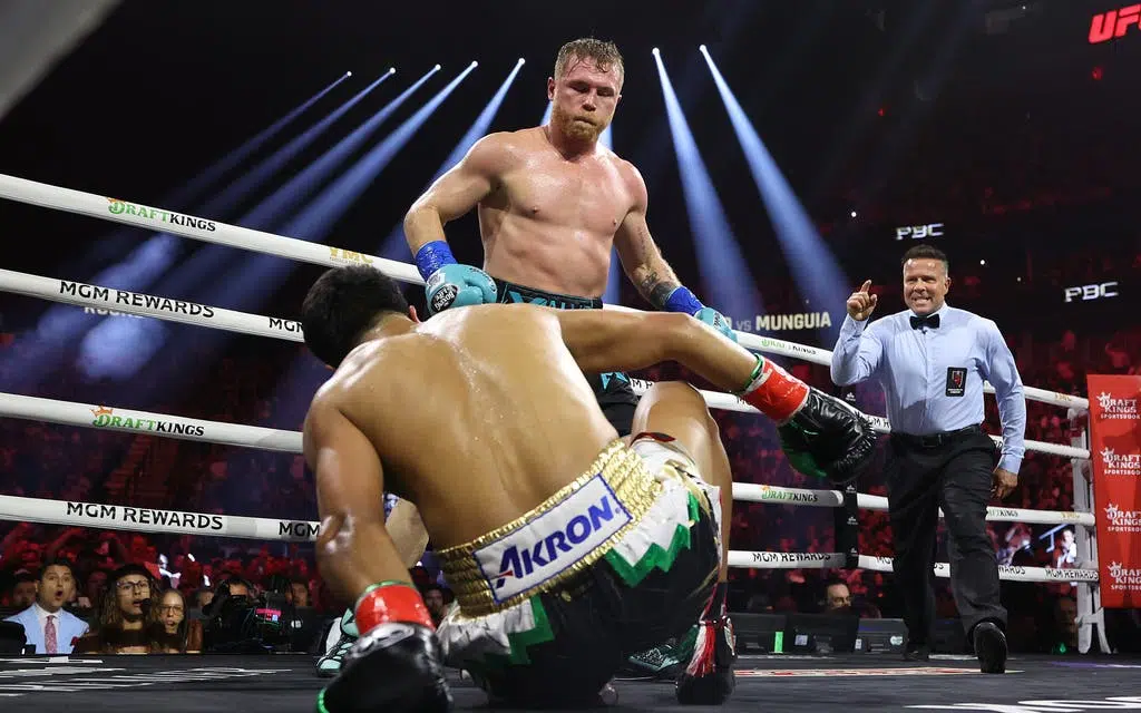 Canelo Alvarez triomphe sur l'invincible Jaime Munguia et conserve sa couronne mondiale de boxe !