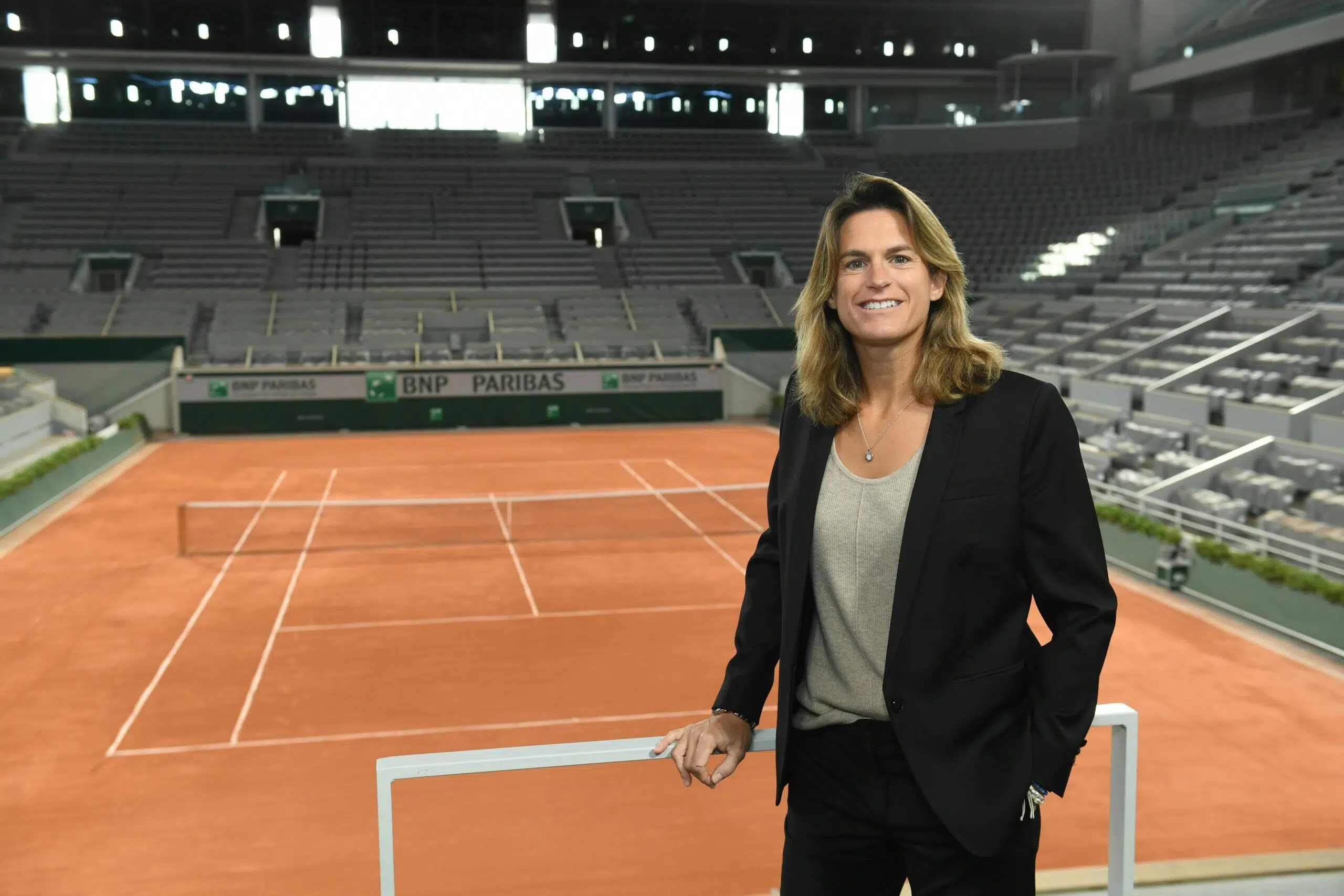 Roland-Garros 2024 : Démarrage matinal des matchs, interdiction de l'alcool et renforcement de la sécurité : Amélie Mauresmo fait le point!