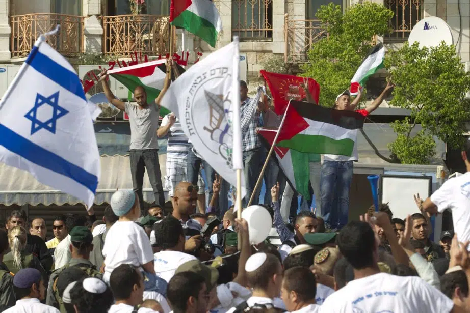 La détestation d'Israël gagne du terrain parmi la jeunesse: un phénomène grandissant