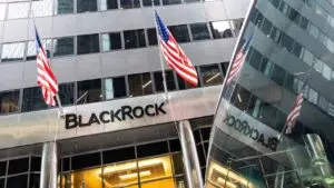 Crypto : BlackRock Sceptique sur les ETFs Solana et XRP ! Ne Ratez Pas les Dernières Révélations !