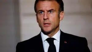 Emmanuel Macron pourrait confier Matignon à un ancien ministre socialiste : qui est le favori ?