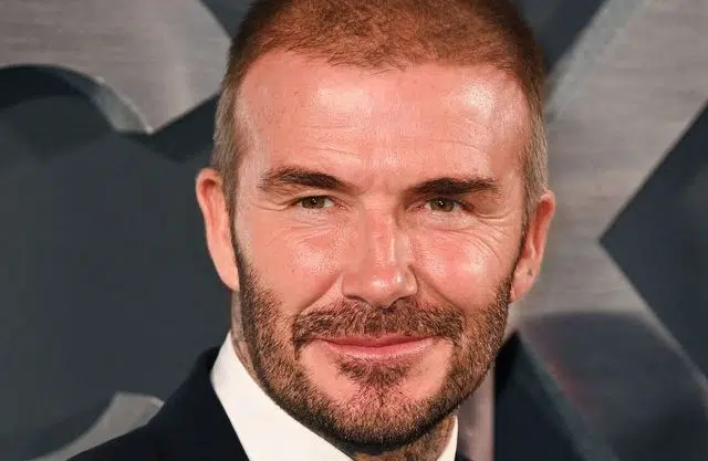 David Beckham partage un moment tendre, Victoria choquée par sa nouvelle coloration : 'Pourquoi mes cheveux sont-ils roux ?'